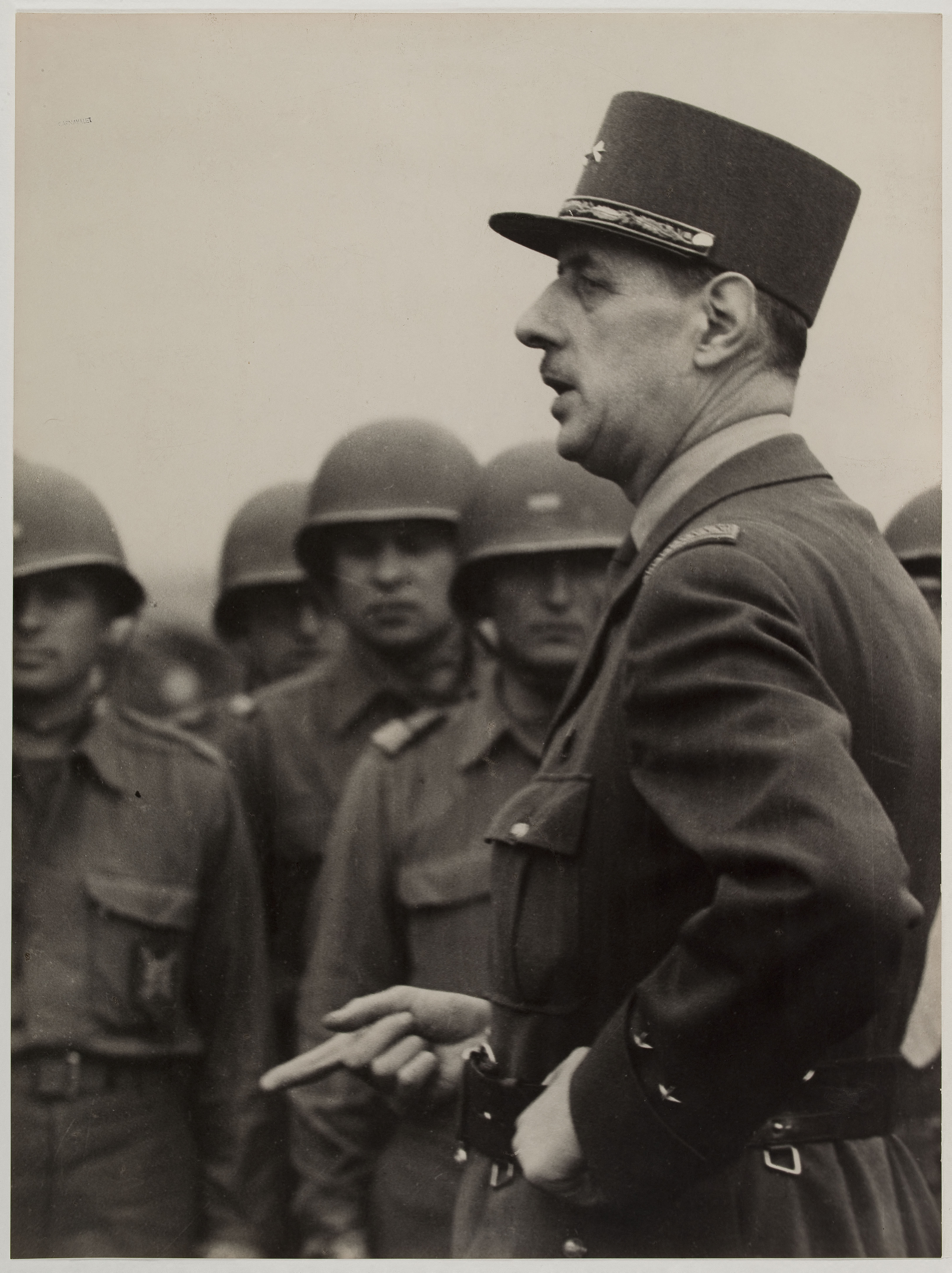 Charles de Gaulle, 1944, unbekannter Fotograf (Musée Carnavalet, Histoire de Paris, Inventarnummer PH13204)