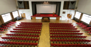 Lecture Theatre Peel Building, http://www.meetingvenuesuk.com/images/cms/venues_14_4_slide_short.jpg