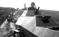 Panzersteppenfront auf dem Marsch im Montagebereich der Aufklärungseinheit BA-64.  Richtung Belgorod. Zweite Julihälfte 1943 (RGAFKD)