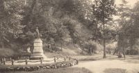 “The Hirose Statue in Taketa, Ōita.”. Source: Ōita-ken shashin-jō [Ōita Prefectural Photographic Album]. Ōita-ken, 1920. p. 45-46. Acquired via the Kokuritsu kokkai toshokan dejitaru korekushon. Copyright on the work has expired.