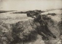 Abb. 1: Kriegsfotograf im Schützengraben. Quelle: BfZ/WLB, WK1, Nr.131