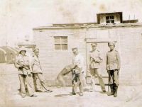 Deutsche Soldaten in Qingdao, undat. (c) Wikimedia Commons.jpg https://commons.wikimedia.org/wiki/File:German_officers_in_Qingdao_1900.jpg